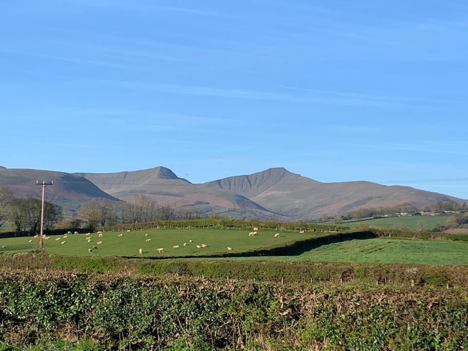 Вилла Mountain Views In The Heart Of Brecon Town Экстерьер фото
