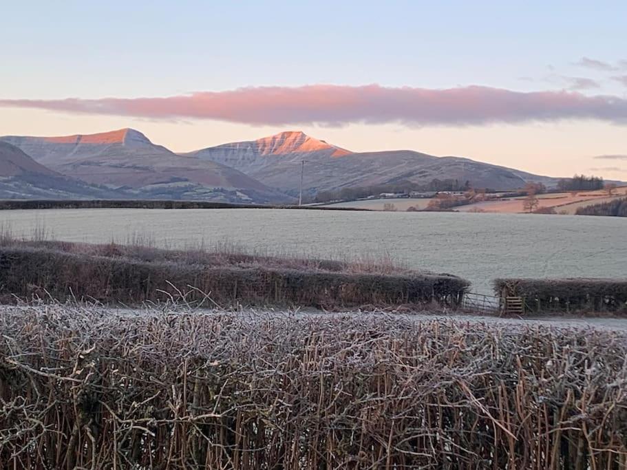 Вилла Mountain Views In The Heart Of Brecon Town Экстерьер фото